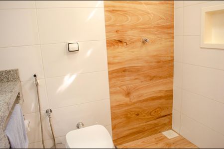 Casa à venda com 432m², 5 quartos e 4 vagasBanheiro da Suíte 2