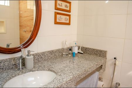 Casa à venda com 432m², 5 quartos e 4 vagasBanheiro da Suíte 2