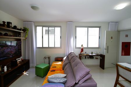 Apartamento à venda com 77m², 3 quartos e 2 vagasSala