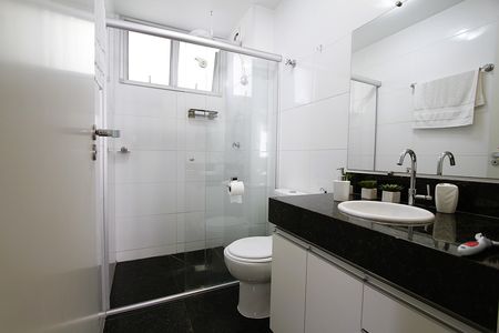 Apartamento à venda com 77m², 3 quartos e 2 vagasBanheiro Social
