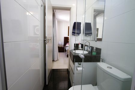Apartamento à venda com 77m², 3 quartos e 2 vagasBanheiro da Suíte