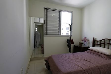 Apartamento à venda com 77m², 3 quartos e 2 vagasQuarto 2