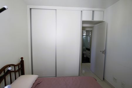 Apartamento à venda com 77m², 3 quartos e 2 vagasQuarto 2