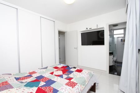 Apartamento à venda com 77m², 3 quartos e 2 vagasQuarto 3 - Suíte