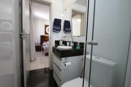 Apartamento à venda com 77m², 3 quartos e 2 vagasBanheiro da Suíte