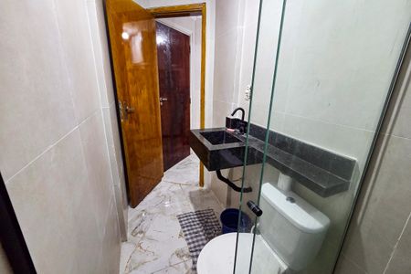Banheiro de kitnet/studio para alugar com 2 quartos, 39m² em Aviação, Praia Grande