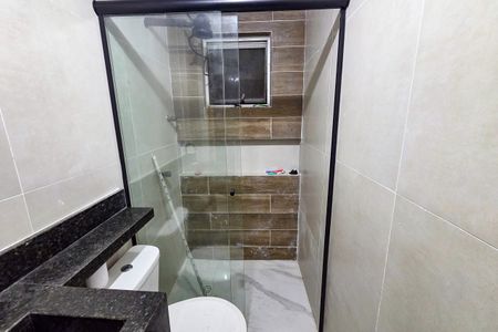 Banheiro de kitnet/studio para alugar com 2 quartos, 39m² em Aviação, Praia Grande