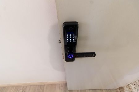FECHADURA ELETRÔNICA de apartamento à venda com 1 quarto, 45m² em Vila Jequitibas, Campinas