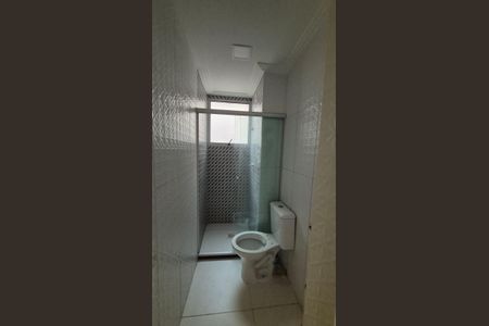 Banheiro de apartamento para alugar com 2 quartos, 45m² em Jardim das Margaridas, Salvador