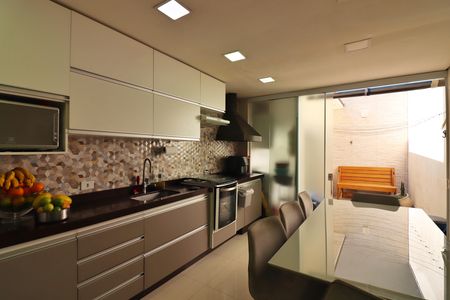 Casa de condomínio para alugar com 120m², 3 quartos e 1 vagaCozinha 