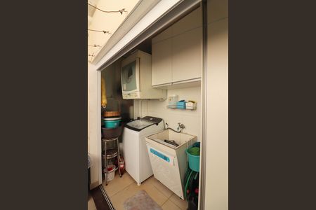 Casa de condomínio para alugar com 120m², 3 quartos e 1 vagaÁrea de Serviço e Quintal 