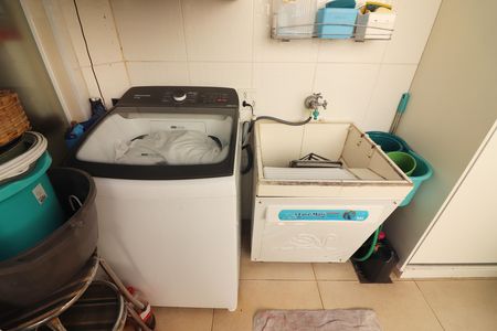 Casa de condomínio para alugar com 120m², 3 quartos e 1 vagaÁrea de Serviço e Quintal 