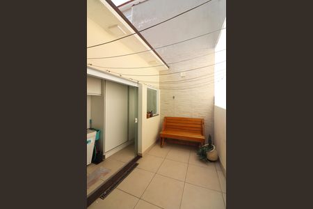 Casa de condomínio para alugar com 120m², 3 quartos e 1 vagaÁrea de Serviço e Quintal 