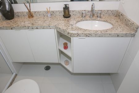 Apartamento à venda com 66m², 2 quartos e 2 vagas Apartamento à venda com 66m², 2 quartos e 2 vagasBanheiro da Suíte