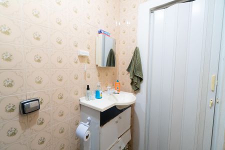 Casa à venda com 100m², 2 quartos e 2 vagas Casa à venda com 100m², 2 quartos e 2 vagasCasa 1 - Banheiro