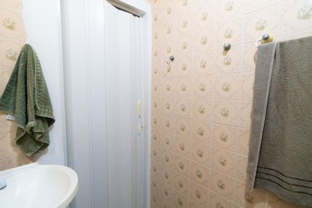 Casa à venda com 100m², 2 quartos e 2 vagas Casa à venda com 100m², 2 quartos e 2 vagasCasa 1 - Banheiro
