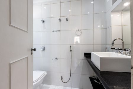Apartamento à venda com 267m², 5 quartos e 3 vagas Apartamento à venda com 267m², 5 quartos e 3 vagasBanheiro da Suíte