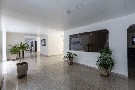 Apartamento à venda com 267m², 5 quartos e 3 vagas Apartamento à venda com 267m², 5 quartos e 3 vagasHall do prédio