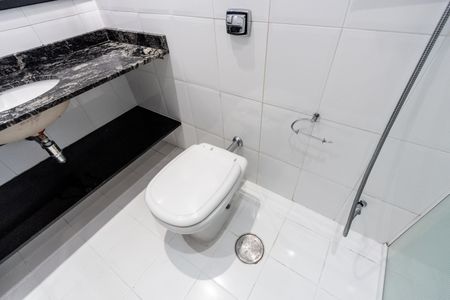 Apartamento à venda com 267m², 5 quartos e 3 vagas Apartamento à venda com 267m², 5 quartos e 3 vagasBanheiro Social