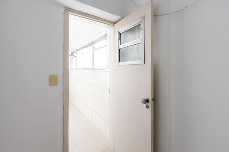 Apartamento à venda com 267m², 5 quartos e 3 vagas Apartamento à venda com 267m², 5 quartos e 3 vagasQuarto de Serviço
