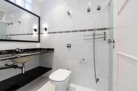 Apartamento à venda com 267m², 5 quartos e 3 vagas Apartamento à venda com 267m², 5 quartos e 3 vagasBanheiro Social