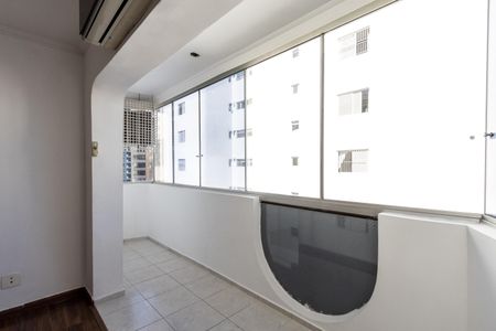 Apartamento à venda com 267m², 5 quartos e 3 vagas Apartamento à venda com 267m², 5 quartos e 3 vagasVaranda