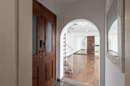 Apartamento à venda com 267m², 5 quartos e 3 vagas Apartamento à venda com 267m², 5 quartos e 3 vagasHall de entrada
