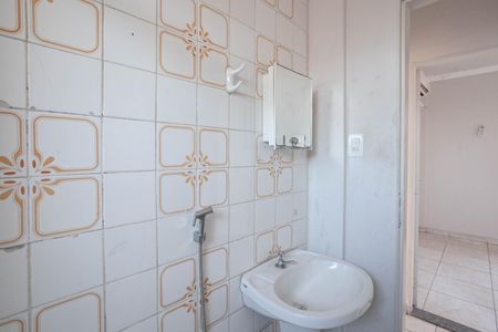 Banheiro social  de apartamento para alugar com 2 quartos, 54m² em Santa Terezinha, Belo Horizonte