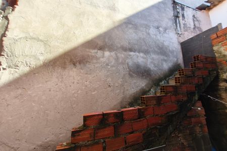 Casa à venda com 150m², 2 quartos e 1 vagaEscada - Casa 3