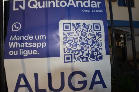 Placa instalada de apartamento para alugar com 2 quartos, 60m² em Praça Seca, Rio de Janeiro