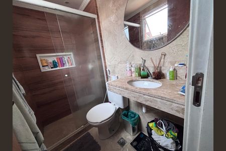 Casa de condomínio para alugar com 84m², 3 quartos e 2 vagasBanheiro do Quarto 1