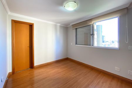 Apartamento à venda com 259m², 4 quartos e 3 vagas Apartamento à venda com 259m², 4 quartos e 3 vagasSuite