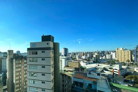 Apartamento à venda com 259m², 4 quartos e 3 vagas Apartamento à venda com 259m², 4 quartos e 3 vagasVista