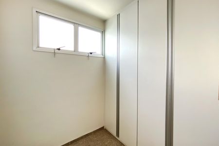 Apartamento à venda com 259m², 4 quartos e 3 vagas Apartamento à venda com 259m², 4 quartos e 3 vagasQuarto de Serviço