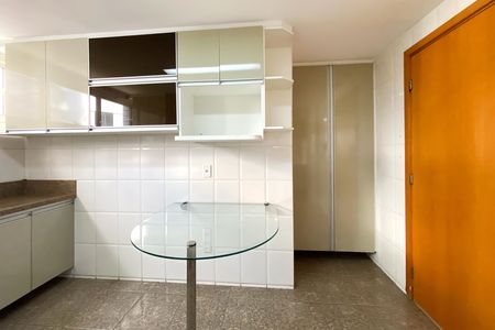 Apartamento à venda com 259m², 4 quartos e 3 vagas Apartamento à venda com 259m², 4 quartos e 3 vagasCozinha