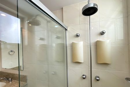 Apartamento à venda com 259m², 4 quartos e 3 vagas Apartamento à venda com 259m², 4 quartos e 3 vagasBanheiro