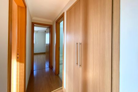 Apartamento à venda com 259m², 4 quartos e 3 vagas Apartamento à venda com 259m², 4 quartos e 3 vagasCorredor