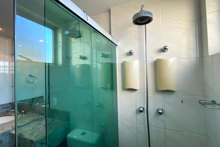 Apartamento à venda com 259m², 4 quartos e 3 vagas Apartamento à venda com 259m², 4 quartos e 3 vagasBanheiro da Suíte