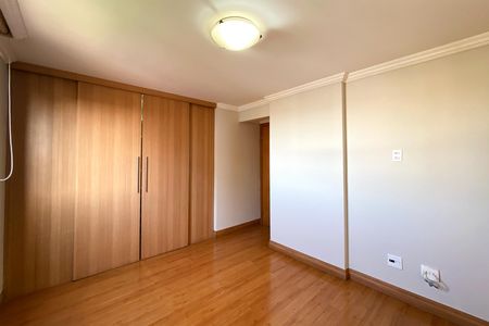 Apartamento à venda com 259m², 4 quartos e 3 vagas Apartamento à venda com 259m², 4 quartos e 3 vagasSuite