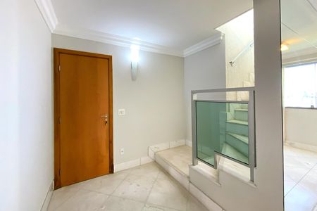 Apartamento à venda com 259m², 4 quartos e 3 vagas Apartamento à venda com 259m², 4 quartos e 3 vagasHall da Escada