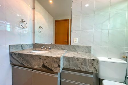 Apartamento à venda com 259m², 4 quartos e 3 vagas Apartamento à venda com 259m², 4 quartos e 3 vagasBanheiro da Suíte
