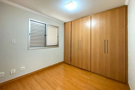 Apartamento à venda com 259m², 4 quartos e 3 vagas Apartamento à venda com 259m², 4 quartos e 3 vagasQuarto 4