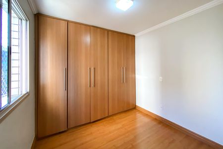 Apartamento à venda com 259m², 4 quartos e 3 vagas Apartamento à venda com 259m², 4 quartos e 3 vagasQuarto 4