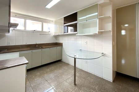 Apartamento à venda com 259m², 4 quartos e 3 vagas Apartamento à venda com 259m², 4 quartos e 3 vagasCozinha