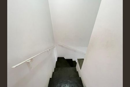 Escadas de casa à venda com 2 quartos, 100m² em Jardim Alvorada (zona Oeste), São Paulo
