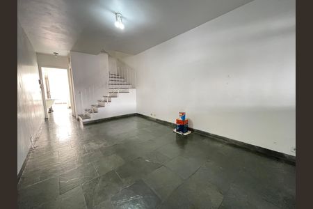 Casa para alugar com 100m², 2 quartos e 2 vagas Casa para alugar com 100m², 2 quartos e 2 vagasSala