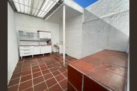 Casa para alugar com 100m², 2 quartos e 2 vagas Casa para alugar com 100m², 2 quartos e 2 vagasQuintal
