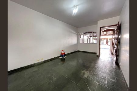 Casa para alugar com 100m², 2 quartos e 2 vagas Casa para alugar com 100m², 2 quartos e 2 vagasSala
