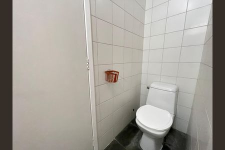 Casa para alugar com 100m², 2 quartos e 2 vagas Casa para alugar com 100m², 2 quartos e 2 vagasBanheiro