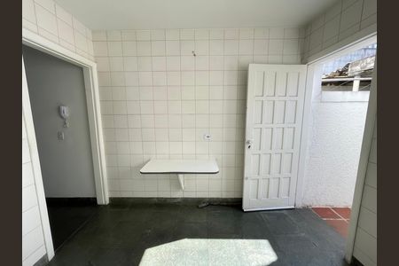 Casa para alugar com 100m², 2 quartos e 2 vagas Casa para alugar com 100m², 2 quartos e 2 vagasCozinha